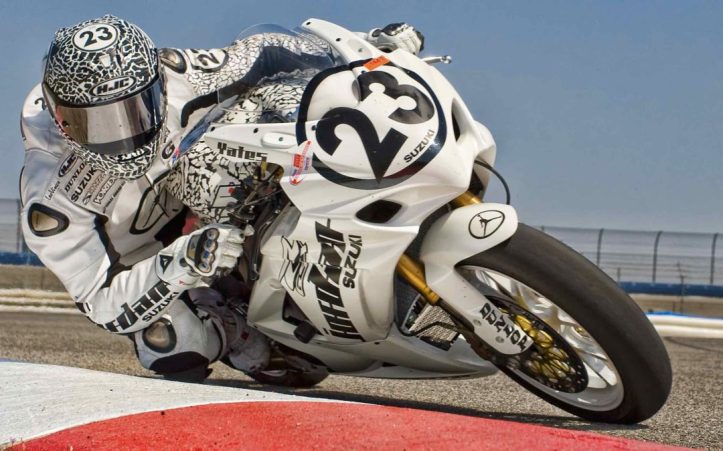 part-of-the-jordan-motorsports-team-on-the-track_4-1080x675